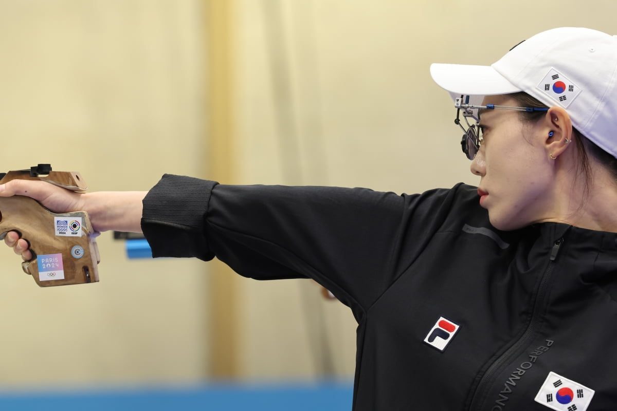 国王取得5-0的开局 兰德尔三分命中帮助森林狼轰出8-0反超比分