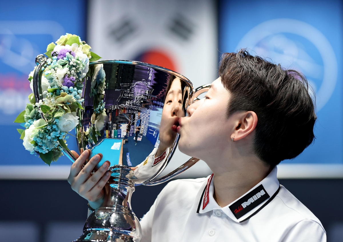 ❤️新疆男篮球员齐麟祝贺奶奶杨洁入选2024中国篮球名人堂