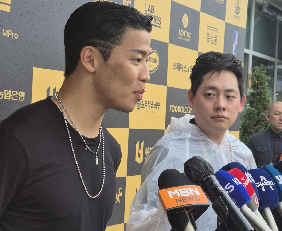 新鹏城助教介绍：一人在多国执教过，一人为曼城青年队出身