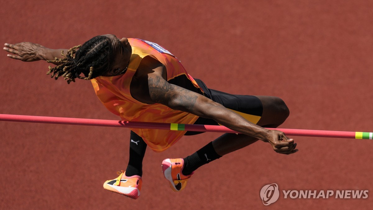 TA：皇马、阿森纳有意帕尔梅拉斯18岁后卫维托尔-雷斯